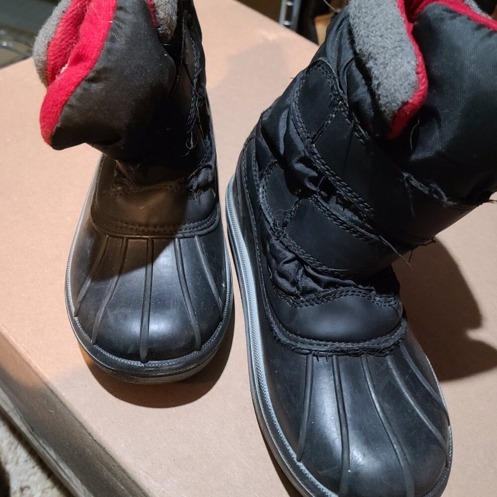 Boys Insulated Snow/Rain boots size 2